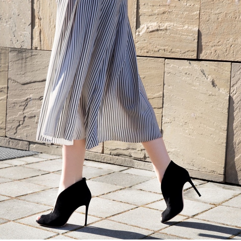 GIANVITO ROSSI Iconic Suede Vamp D'Orsay Booties Size: 11 | IT 41